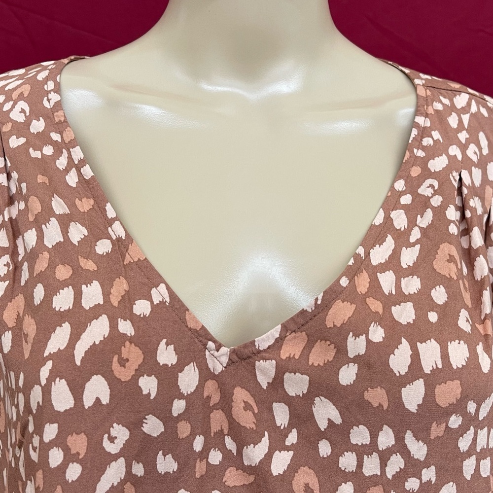 Isabel Maternity Creamy Cocoa Leopard Print Blouse Size XL - Picture 4 of 5
